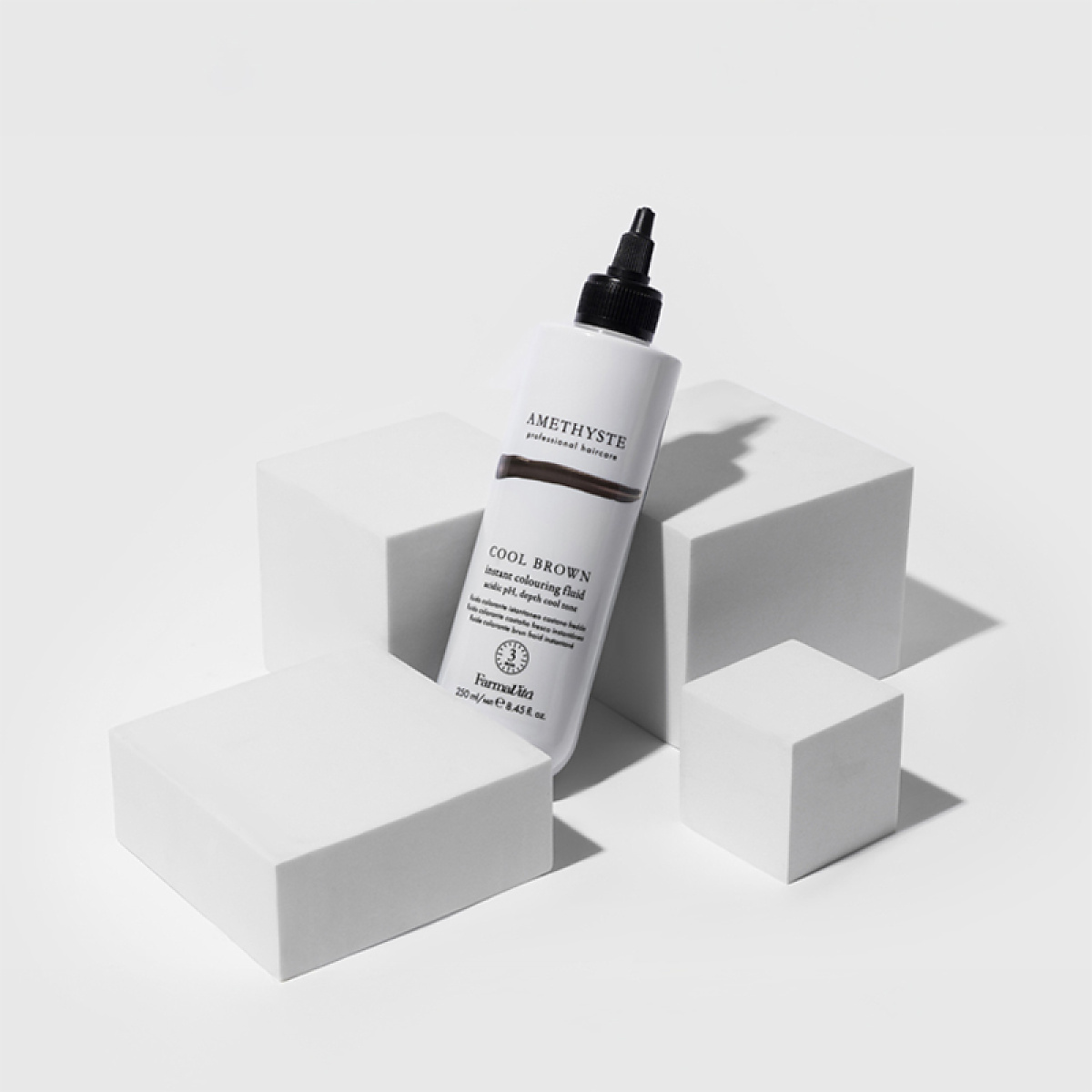 Оцветяващ флуид в студен кестеняв цвят Farmavita Amethyste Instant Color Fluid Cool Brown 250ml Оцветяващ флуид в студен кестеняв цвят Farmavita Amethyste Instant Color Fluid Cool Brown 250ml