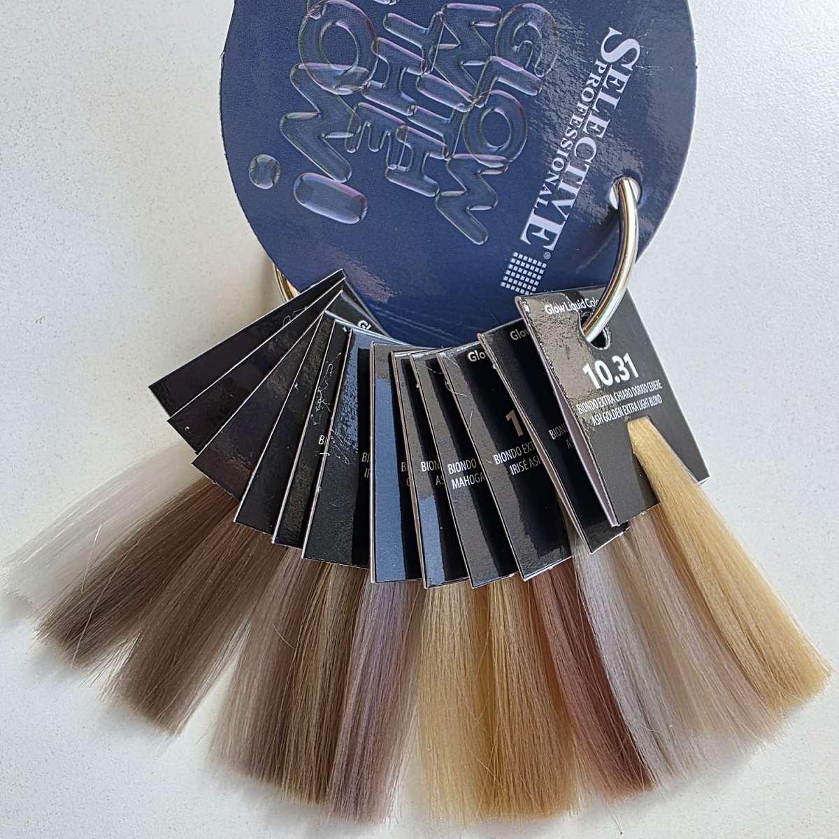 Течна безамонячна боя за коса Selective Glow Liquid Color 60ml Течна безамонячна боя за коса Selective Glow Liquid Color 60ml